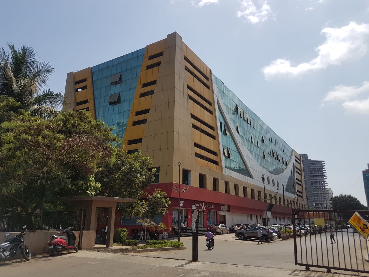 Main - Laxmi Mall, Andheri West